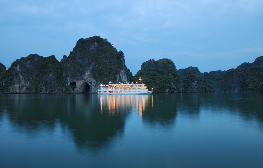 halong-bay-luxury-cruises-overview-vietnam