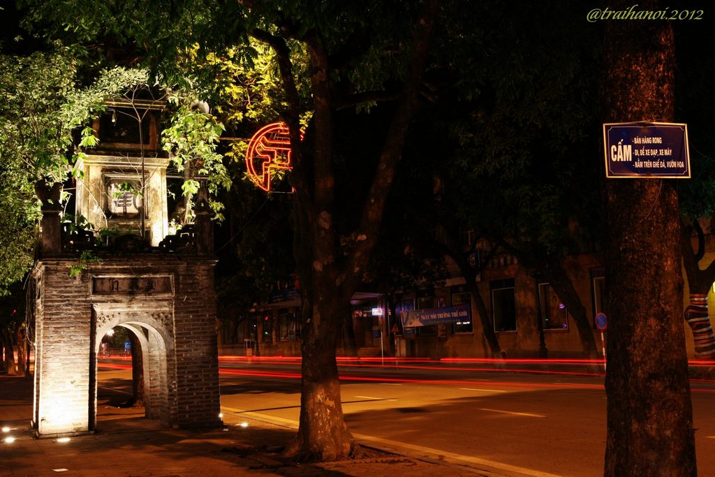 hanoi at night