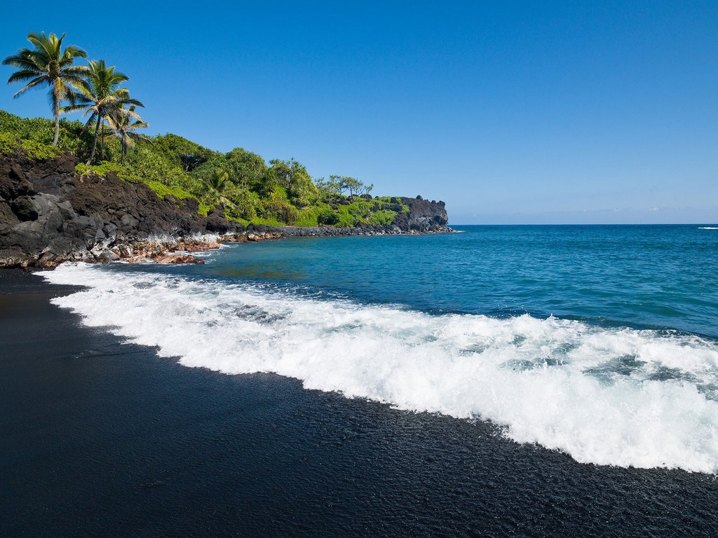 honokalani beach wai'anapanapa state park maui hi