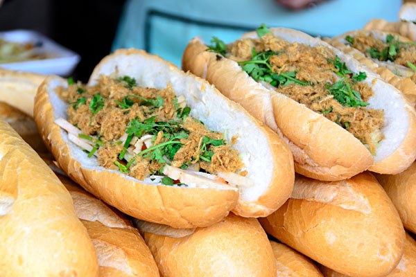 khao jee baguettes lao food