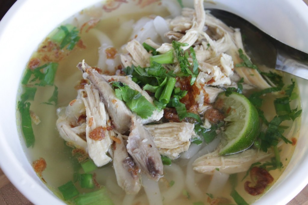 khao piak sen noodle soup lao food