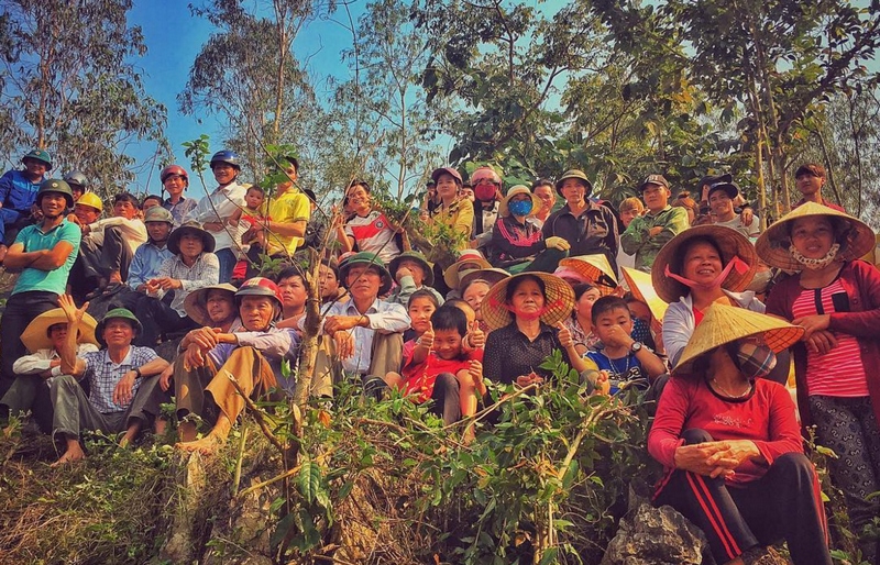 Locals gather near the 'Kong: Skull Island' film set in Quang Binh, Vietnam as seen in a photo uploaded by director Jordan Vogt-Roberts on February 22, 2016. Photo: Instagram/voteroberts