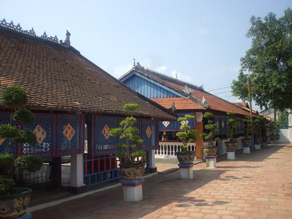 long son big house vung tau tourist attraction