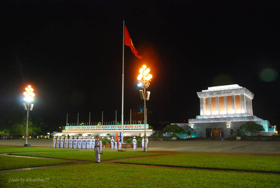 lowering flag at ho chi minh masoleum