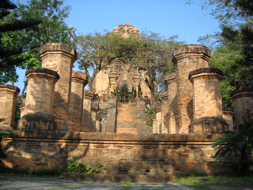 ponagar cham tower1
