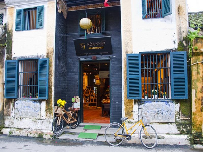 reaching out_hoi an