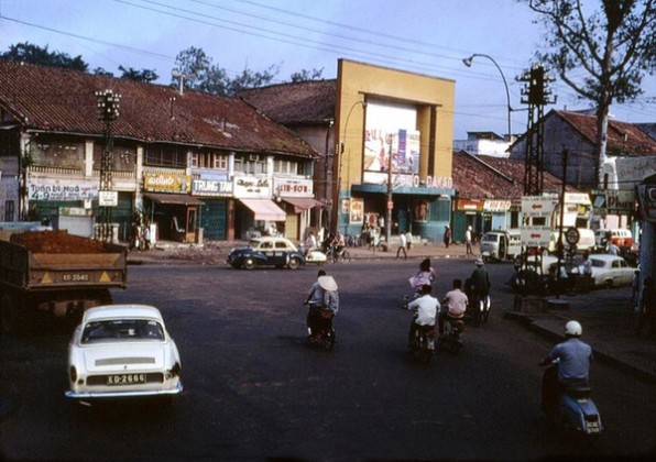 A cinema on Dinh Tien Hoang street (near Bong bridge)