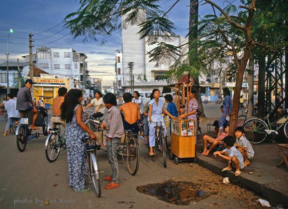 Cross roads Tran Hung Dao and De Tham street