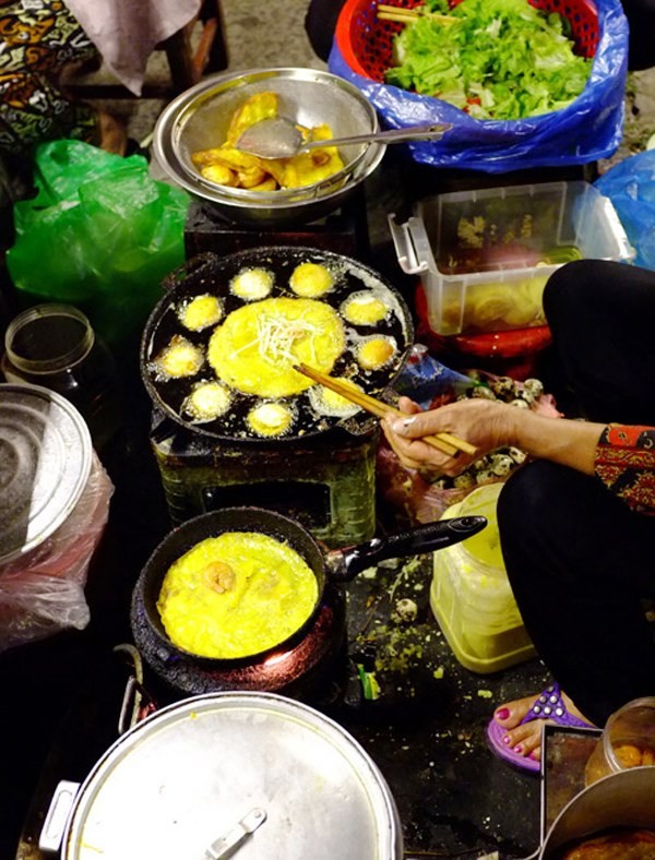 sizzling cake hoi an things to do 3