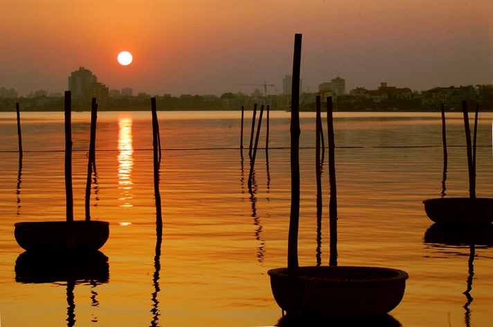 sunset at ho tay west lake hanoi 5
