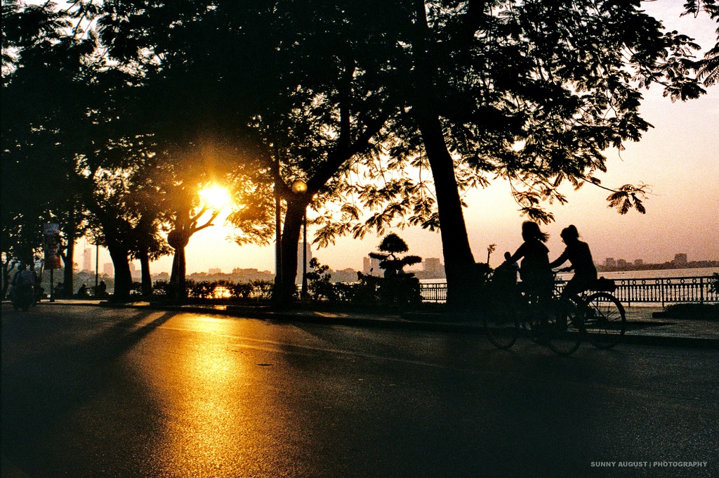 sunset at ho tay west lake hanoi