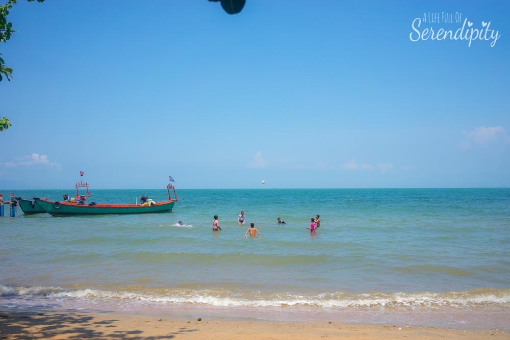the ferry in koh tonsay cambodia