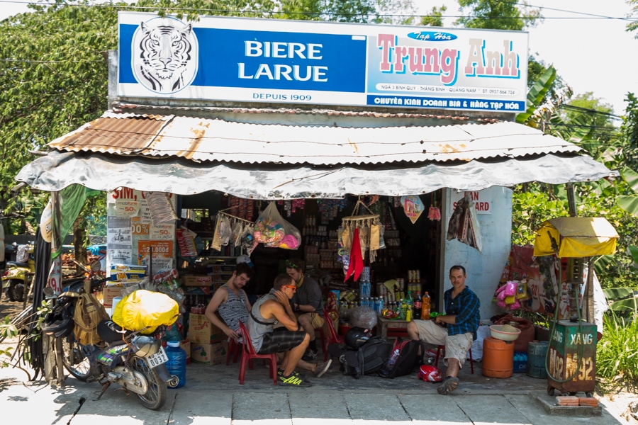 waiting for repairing bike’s breakdown motorbike vietnam