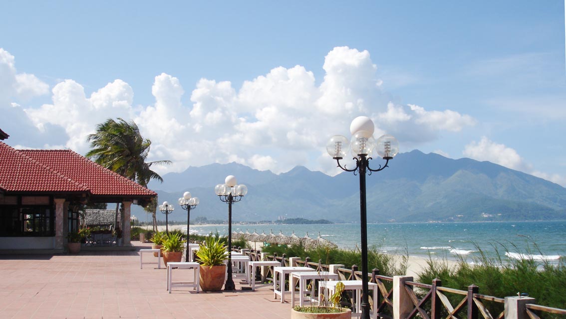 xuan thieu beach danang