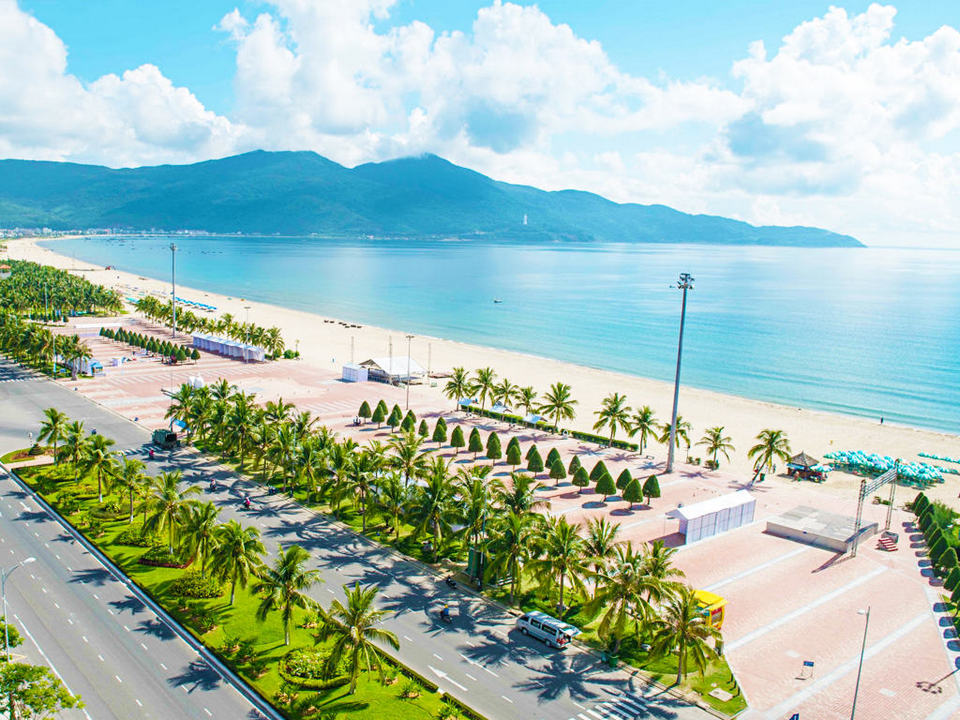 Irresistible beauty of My khe beach