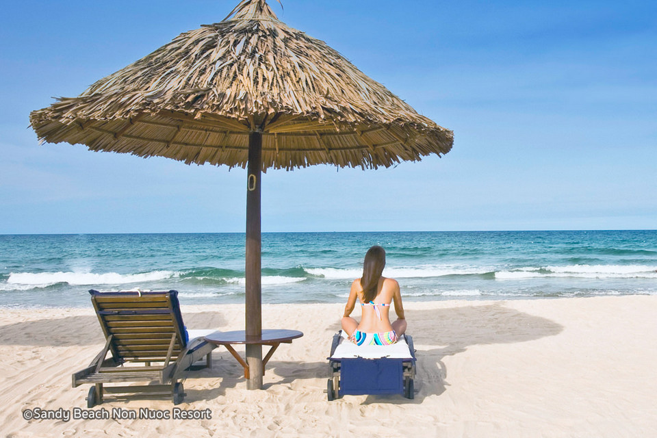non-nuoc-beach-boat-view