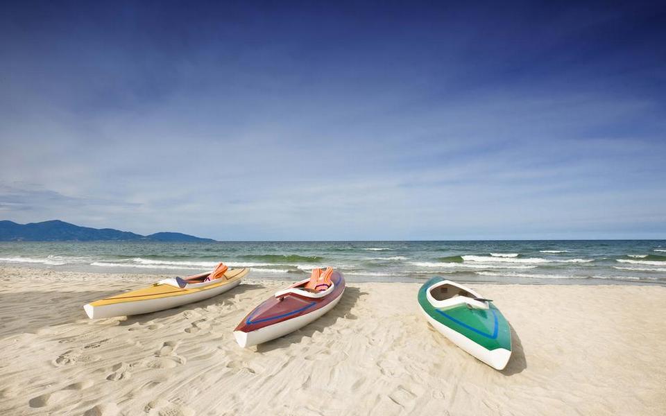 non-nuoc-beach-boat-view