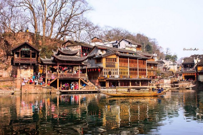 Ancient painting with calm colors_The Phoenix ancient town photos_Source dulich.vnexpress