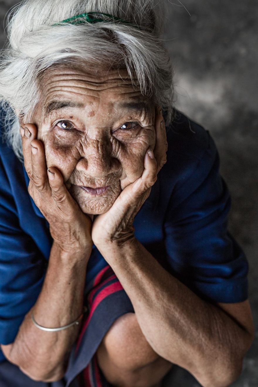 Elder Woman Co Tu eyes