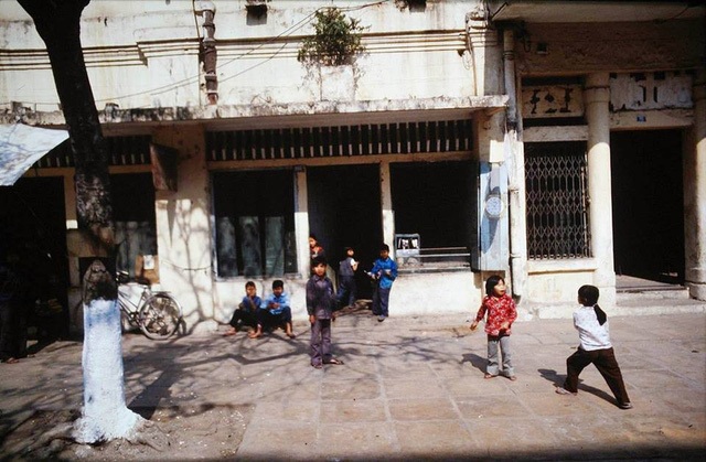Children in the neighbourhood playing with each other Photo: soha.vn