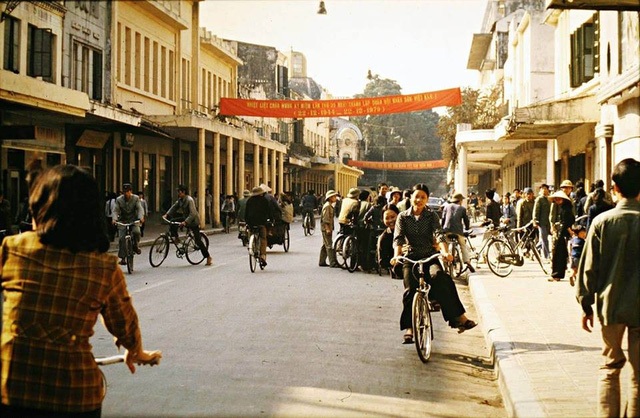 Trang Tien Street holding a lot of memories of a whole generation