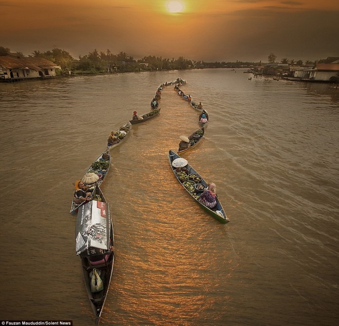 Often as many as 20 boats are connected in a chain
