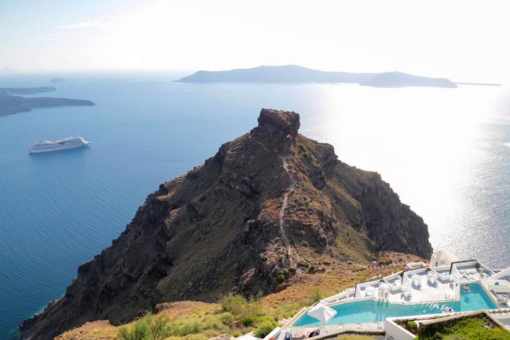 Pool with caldera views in Imerovigli village - Image by Athanasios Gioumpasis - Getty Images
