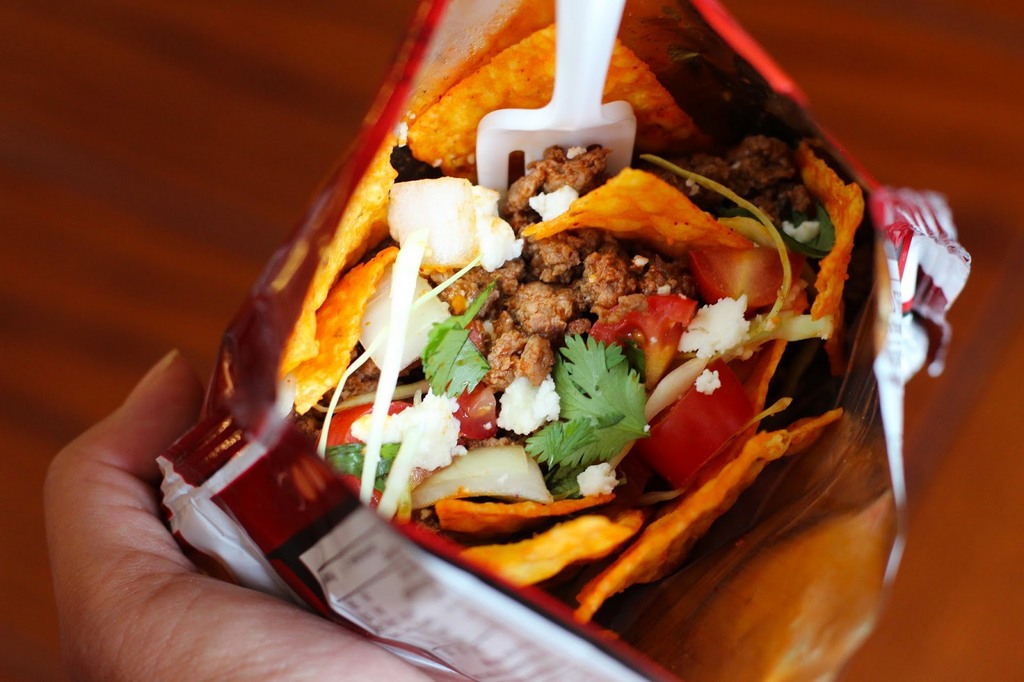 Taco in a bag - definitely more convenient to eat while you are busy Photo: blogspot