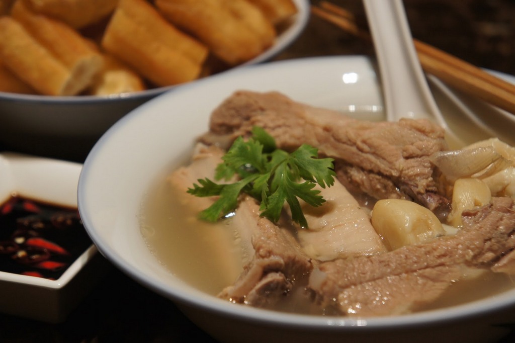 Teochew Bak Kut Teh is spicier because it is added more pepper and garlic.