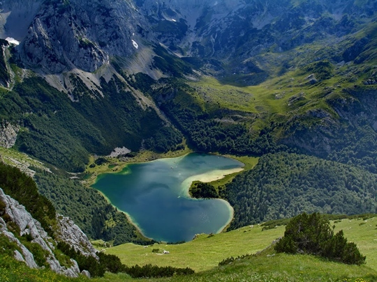Trnovacko Lake, Montenegro - httpworldtoptop.com