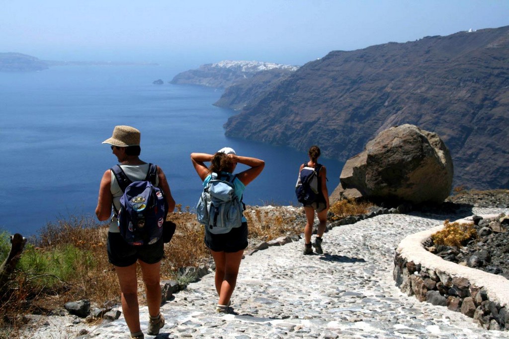 Walks in and around Fira - casalabonita-island.blogspot.com