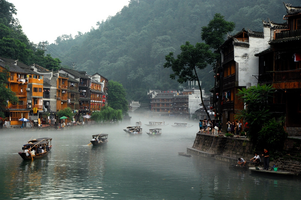 Wonderful spring_The Phoenix ancient town photos_Source dulichviet.com.vn
