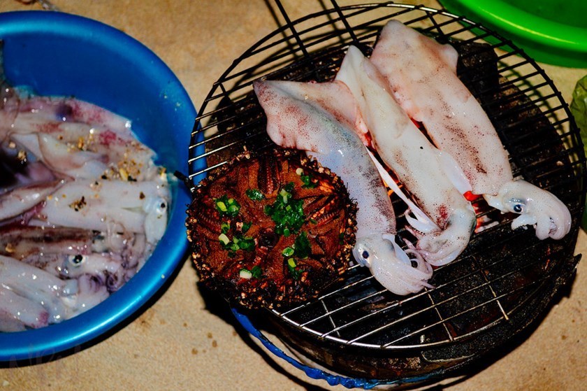 Onion-rilled sea urchin is must-eat food when you visit Nam Du