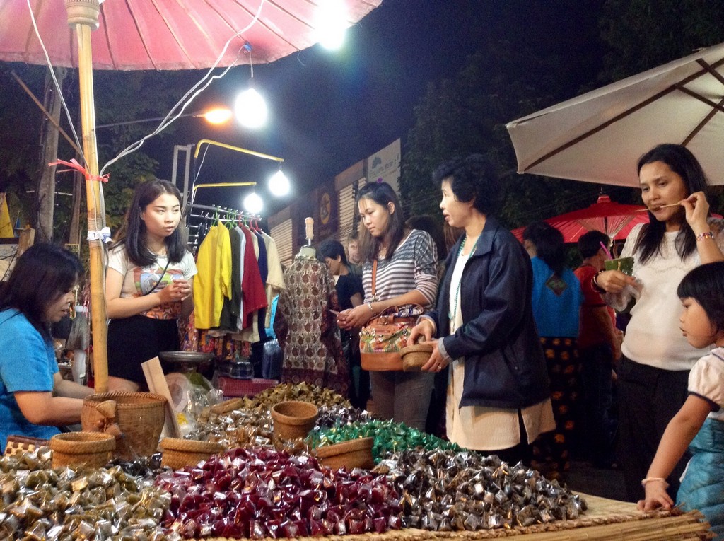 chiang mai sunday walking street thailand 7