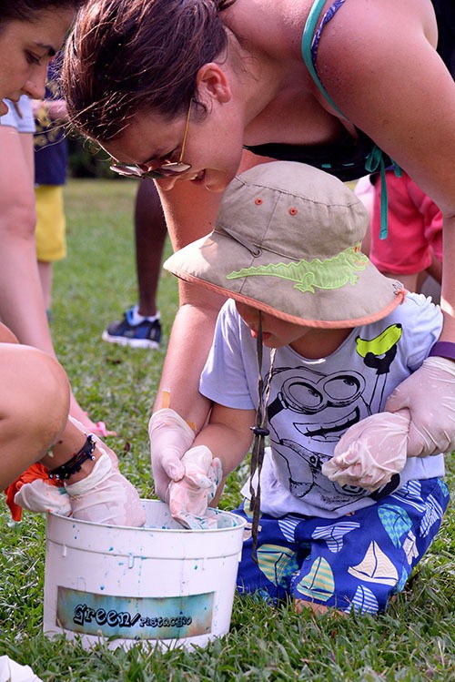 dyeing clothes at club med bintan family resort