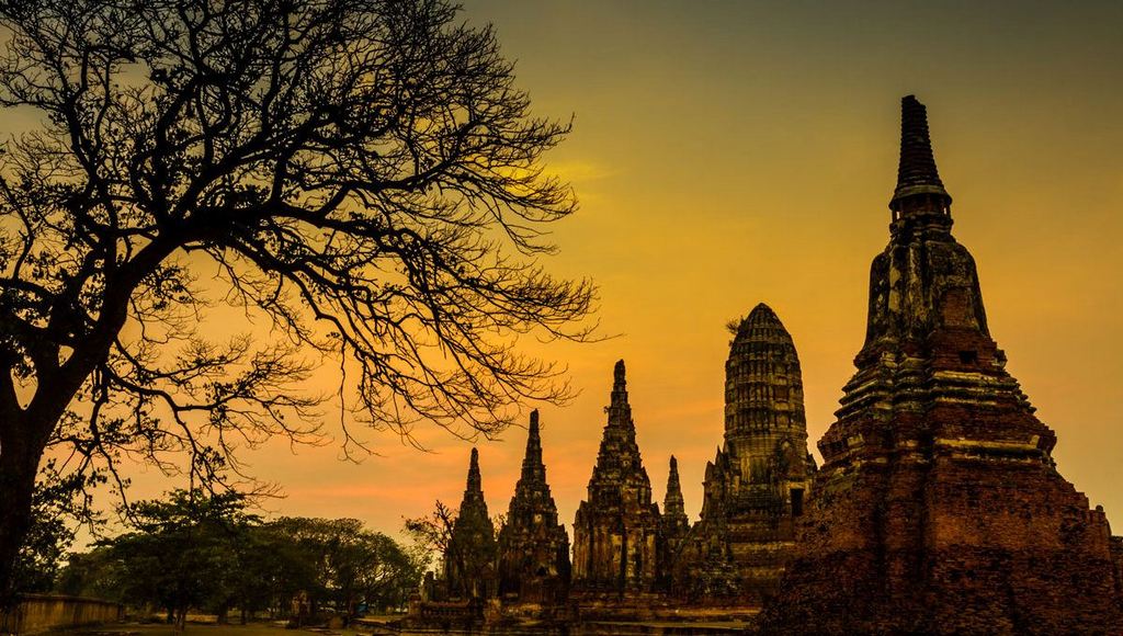 ayutthaya evening thai buddha old temples history destination
