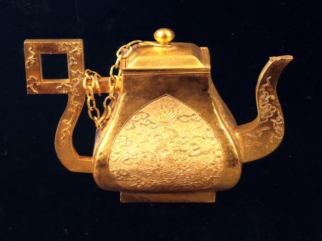 PRECIOUS ROYAL BELONGINGS of nguyen dynasty in Hue vietnam