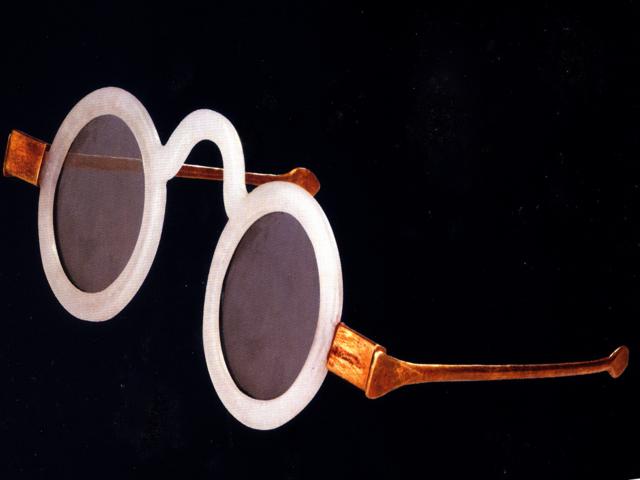 PRECIOUS ROYAL BELONGINGS of nguyen dynasty in Hue vietnam
