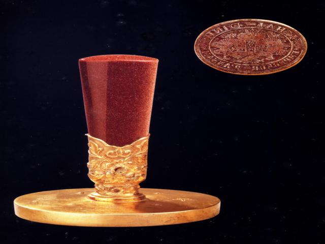 PRECIOUS ROYAL BELONGINGS of nguyen dynasty in Hue vietnam