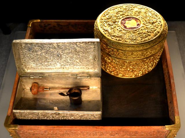 PRECIOUS ROYAL BELONGINGS of nguyen dynasty in Hue vietnam