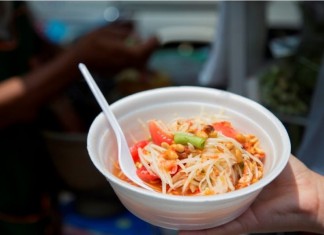 Som Tum (Spicy Green Papaya Salad)