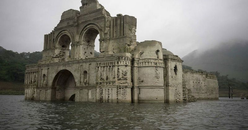 the colonial-church-emerges-water-resevoir-temple-santiago-quechula-in-mexico 7