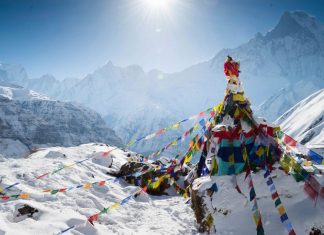 Nepal-Himalaya-Mountains-Annapurna-Pokhara-Prayer-Flags-IS