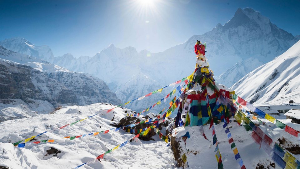 Nepal-Himalaya-Mountains-Annapurna-Pokhara-Prayer-Flags-IS