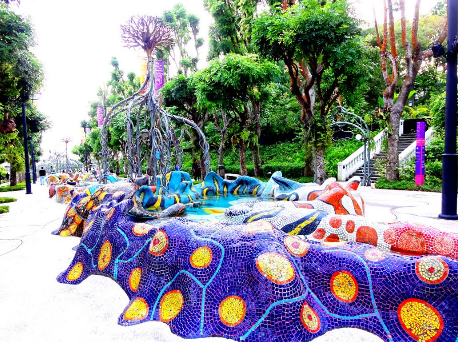 sentosa merlion walk