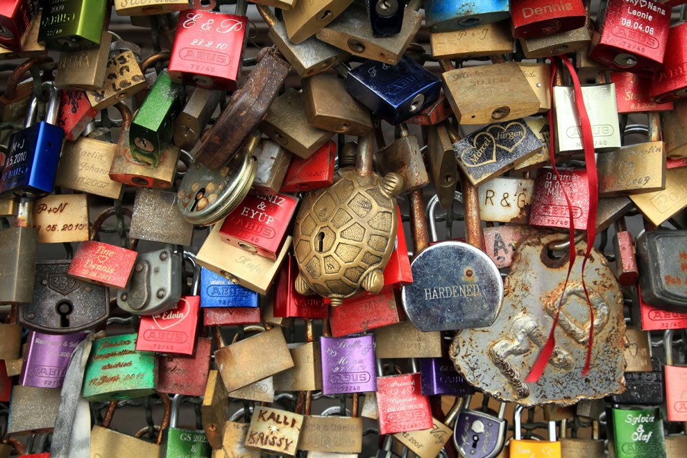 Hohenzollernbrucke-in-Cologne Love locks around the world