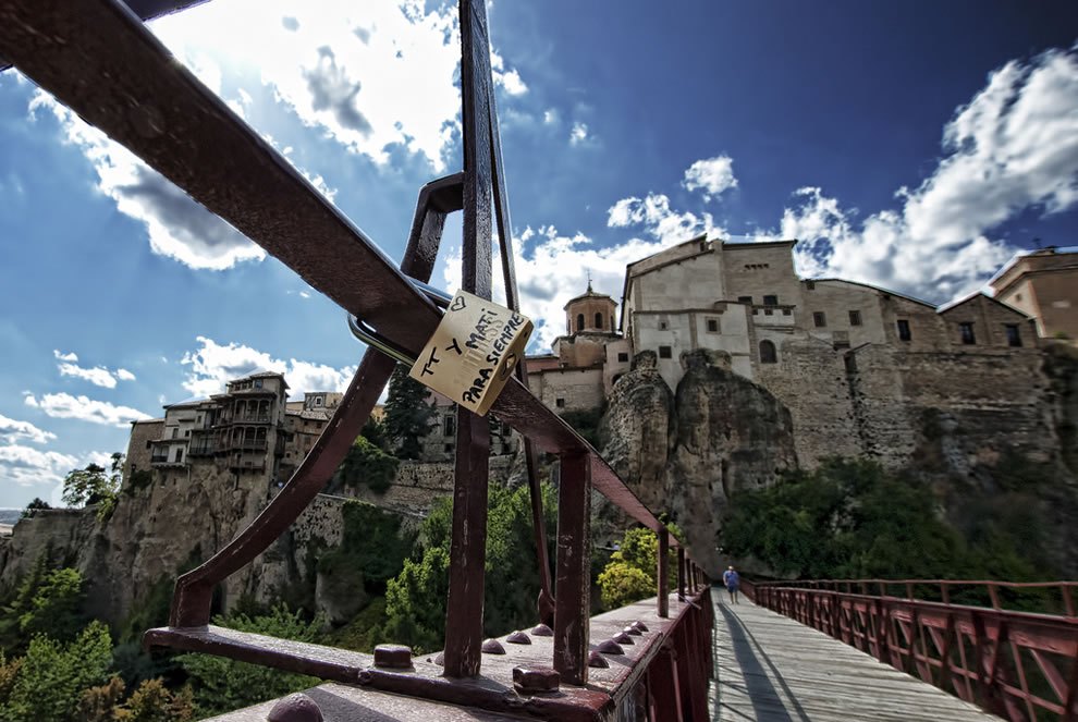 Locked-love-Padlock-on-bridge-in-Cuenca-Spain Love locks around the world