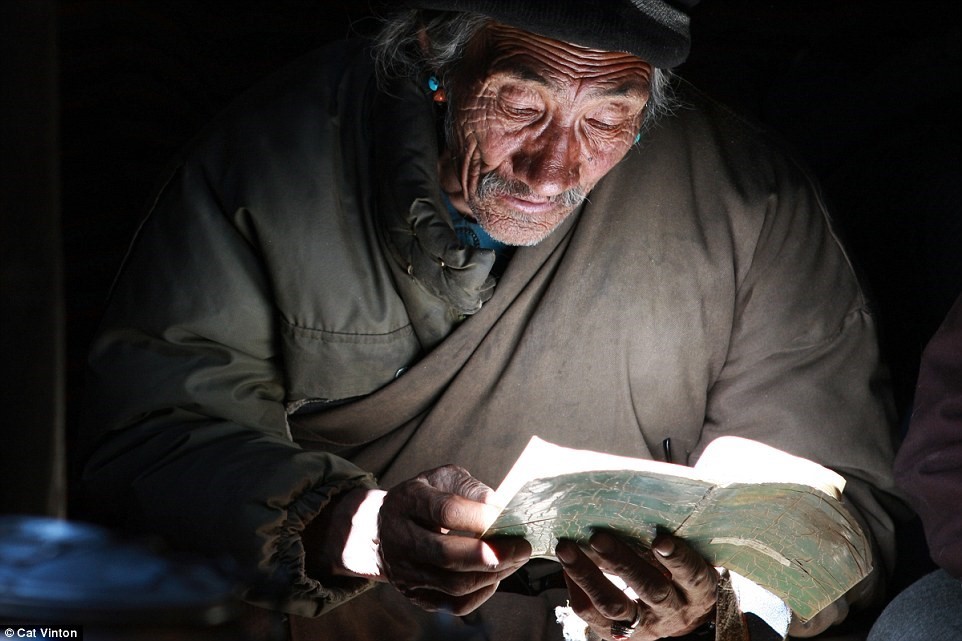 No-money, no-technology, and nomadic life of a tribe in the Himalayas
