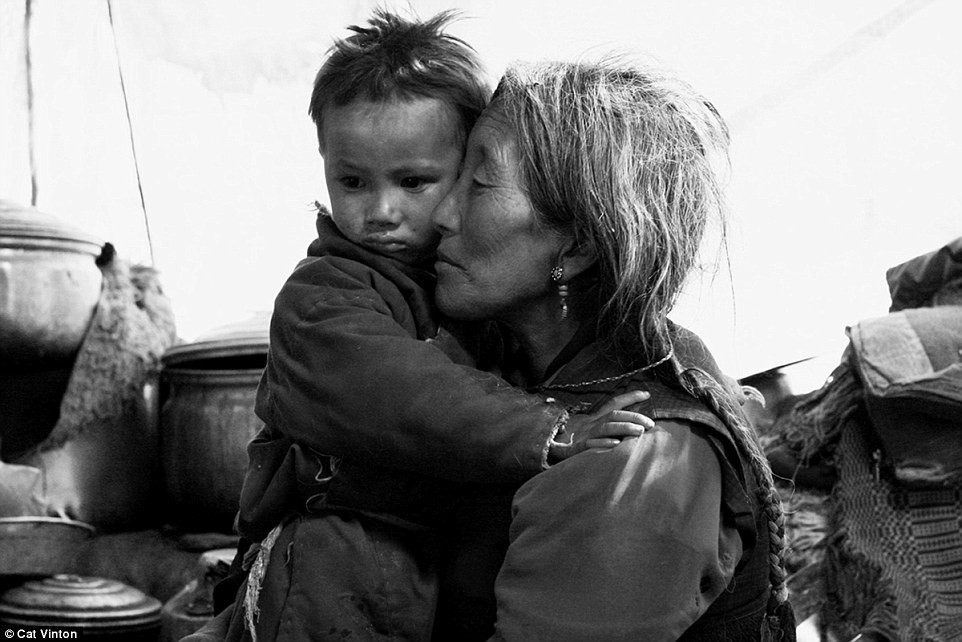 No-money, no-technology, and nomadic life of a tribe in the Himalayas