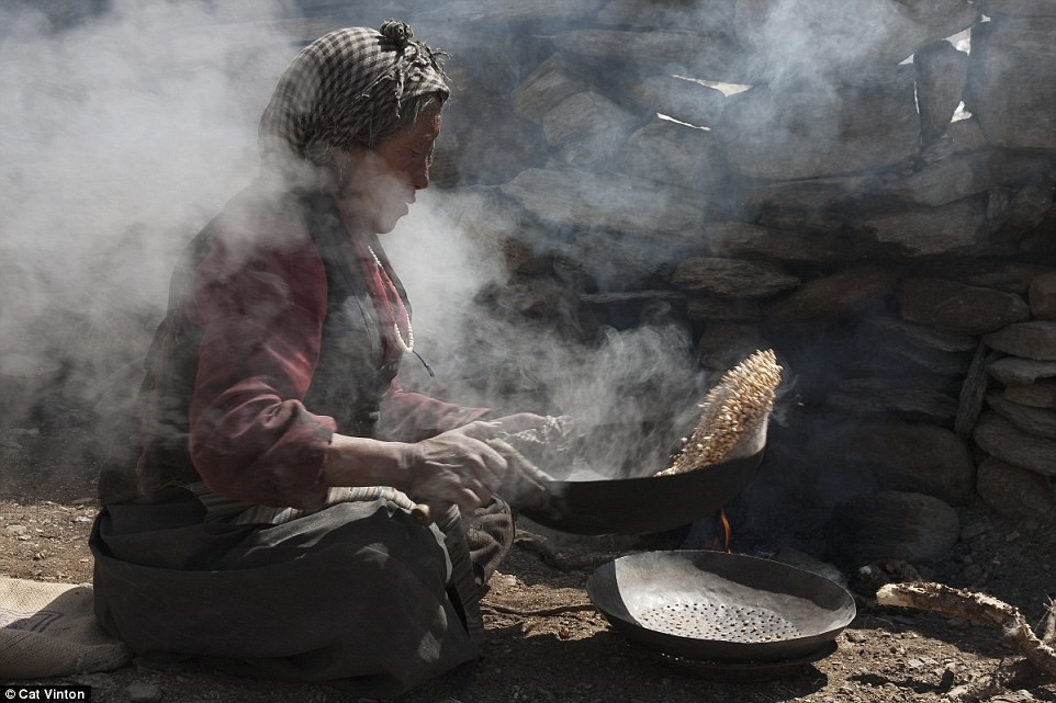 No-money, no-technology, and nomadic life of a tribe in the Himalayas